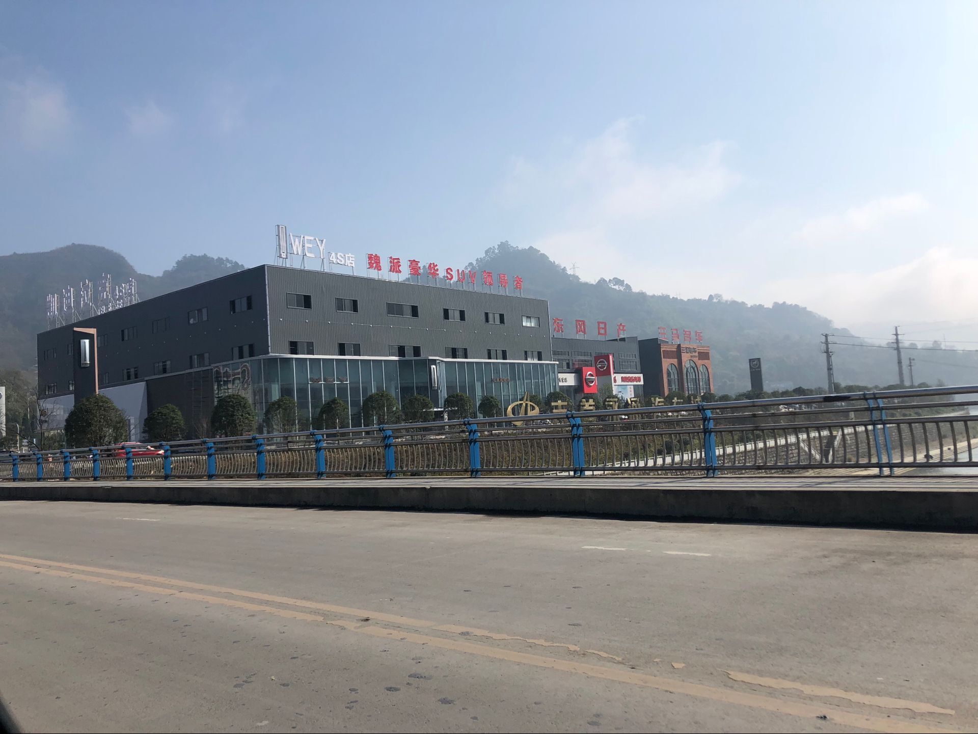 吉首市大田灣永通汽車(chē)城東風(fēng)日產(chǎn)、廣汽傳祺、凱迪拉克等八家4S店